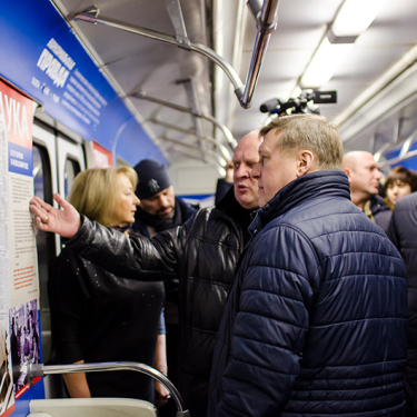 ЭПМ-НовЭЗ принял участие в открытии выставки в новосибирском метрополитене